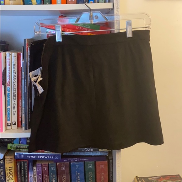 🔥3 FOR $10🔥 F21 Black Suede Skirt - Picture 2 of 3